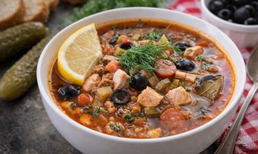 Ароматная солянка с курицей: старинный рецепт, раскрывающий новые грани кулинарного искусства