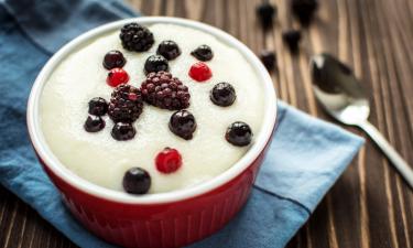 На завтрак — не только хлопья: манная каша, которая украсит меню детей и порадует родителей