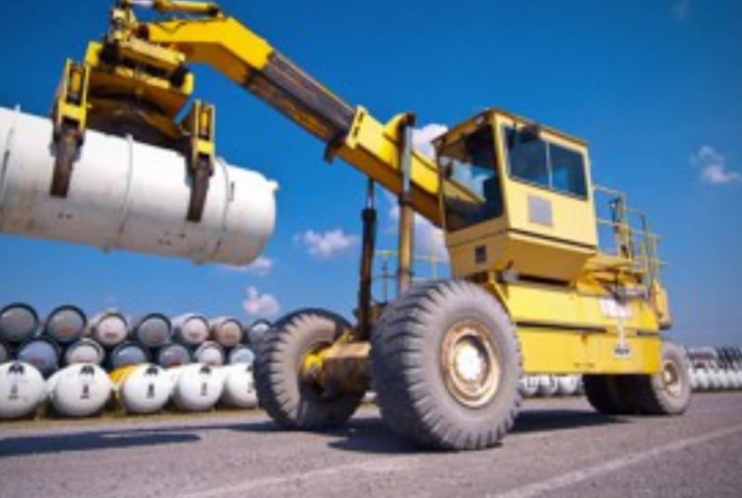 Centrus Energy, трактор поднимает груз