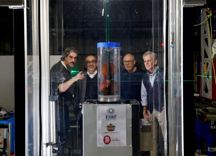 Любимую скрипку Паганини просветили рентгеном на синхротроне