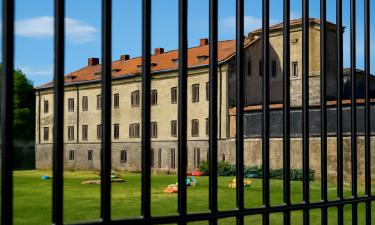 В Швеции открылась бывшая тюрьма, ставшая отелем с пляжем и кафе