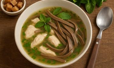 Диетолог назвал куриный суп самым полезным для здоровья блюдом