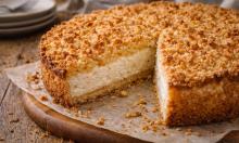 Семейный хит за копейки: нежный пирог, который съедят раньше, чем вы подадите чай