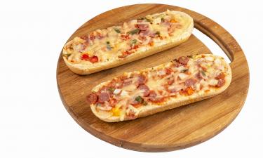 Луковая начинка придаёт бутербродам хрустящую текстуру