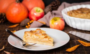 По методу “3 стакана” яблочный пирог готовят слоями без замеса теста — "БелНовости"
