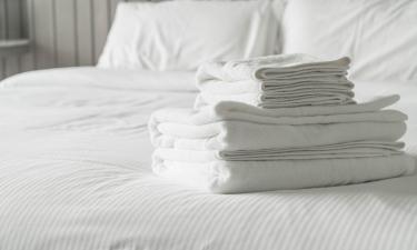 Простыню на резинке утюжат после пошива для проверки посадки