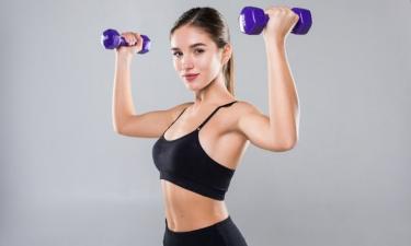 Упражнение в низком приседе улучшает подвижность суставов и растягивает мышцы бедра