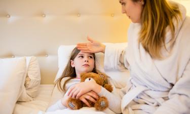 Риск передозировки при чередовании жаропонижающих разъяснён педиатром Кострицкой