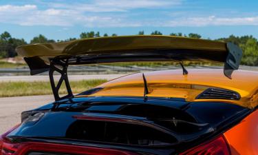 Зачем нужен спойлер или антикрыло на автомобиле. И в чём между ними разница