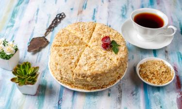 Слоёное печенье заменяет коржи в быстром Наполеоне