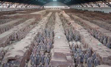 Терракотовые воины под угрозой: житель Китая повредил 2000-летние статуи