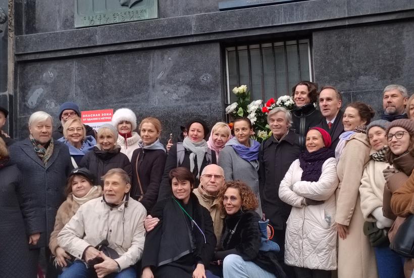 Открытие мемориальной доски Екатерине Еланской и Виктору Коршунову в Москве