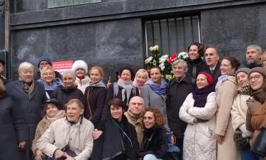 Мемориальную доску Еланской и Коршунову открыли в Москве — Депкультуры