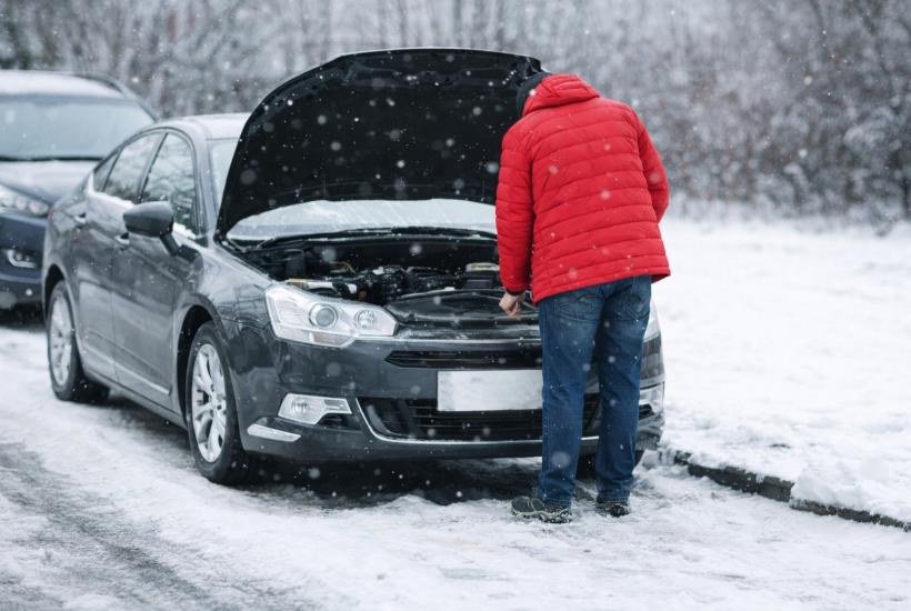 Поломка на зимней дороге