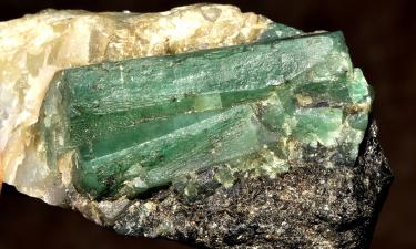 Новые возможности для инвесторов: 1413 карат изумрудов продали на аукционе в Афганистане