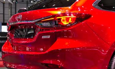 Mazda бьёт рекорды продаж: роль ИИ в успехе бензиновых внедорожников – анализ