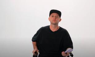 Роман Билык подарил билет на концерт пенсионерке, которой помог выкинуть мусор