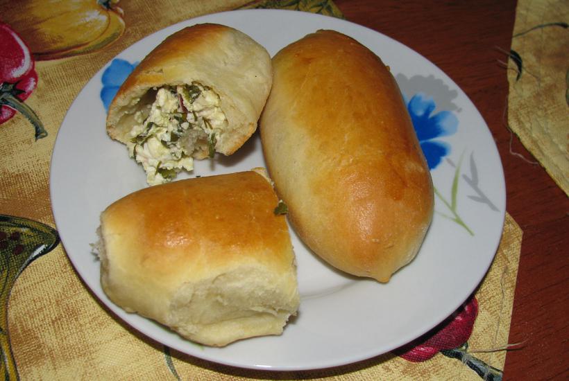 Пирожки с зелёным луком и яйцом Пирожки с зелёным луком и яйцом