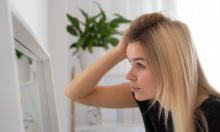 Πώς να ανανεώσετε την εικόνα χωρίς να πείτε αντίο στα μακριά μαλλιά: τάσεις 2025