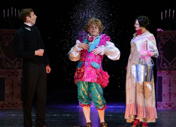 В Московском Молодежном Театре премьера — спектакль "Мёртвые души"