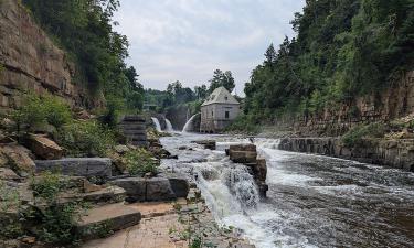 Любителям приключений обязательно стоит посетить Большой каньон Адирондака в штате Нью-Йорк
