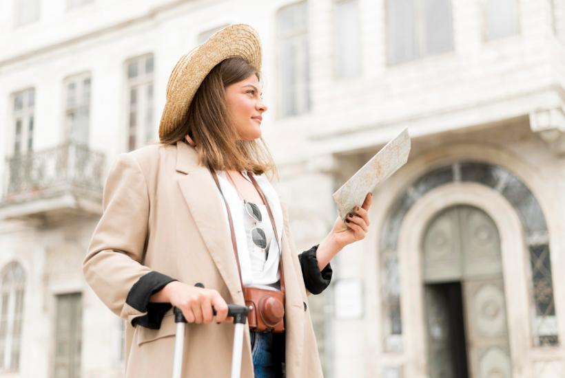 Турист с картой