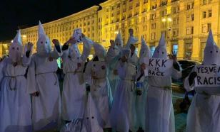 "Да, мы расисты": украинцы в костюмах Ку-клукс-клана прошлись по Киеву