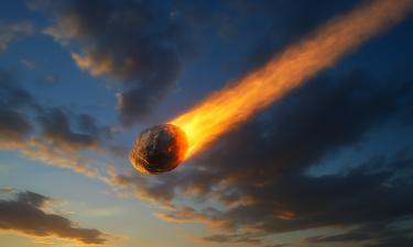 НЛО в небе Москвы: метеорит, китайский разведчик или Starlink