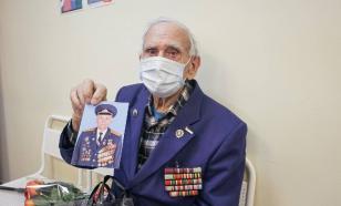 Ветеран привился от COVID-19 перед 100-летним юбилеем
