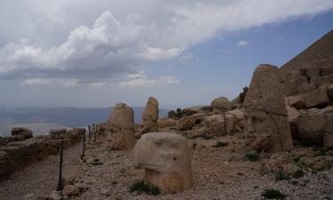 В Турции нашли фригийский скальный храм на холме Асар под Денизли — данные Earth