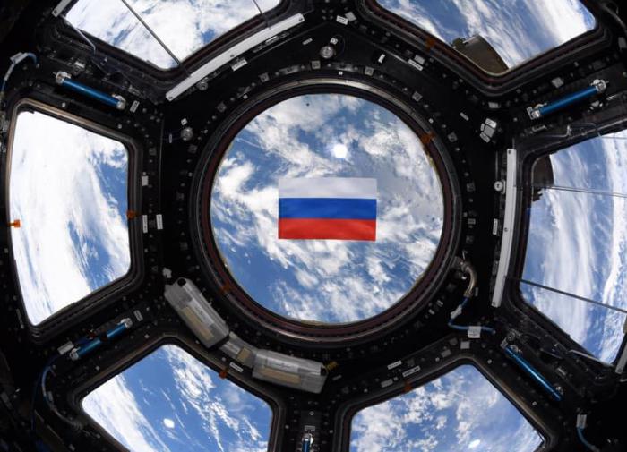 РИА Новости: Роскосмос испытал макет нового скафандра