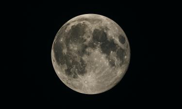 Луна связана с биоритмами и гормональными колебаниями