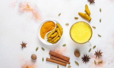 Вздутие и запоры отступят: 9 напитков для идеальной работы кишечника — ваш секрет легкости