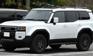 У владельцев Land Cruiser появилось дрожание зеркала на трассе