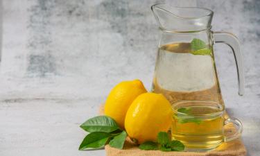 Простая вода с лимоном творит чудеса после приёма еды — Vogue