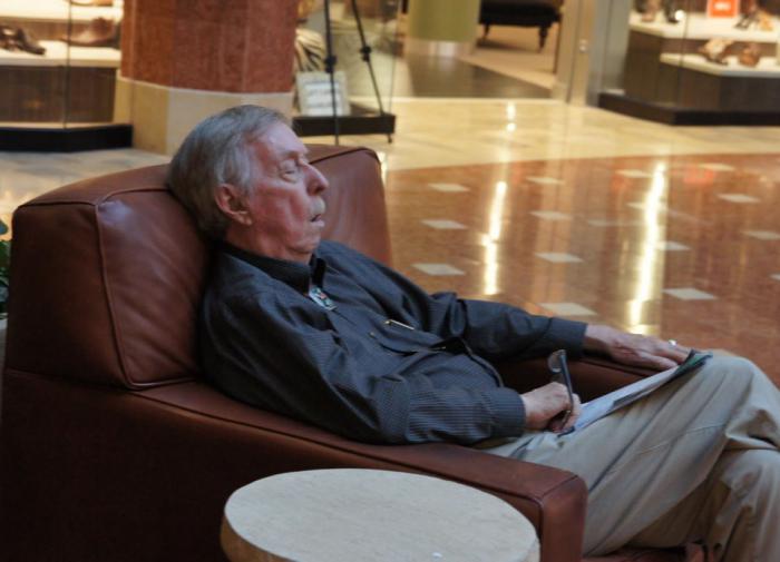 Австрийские ученые обнаружили склонность нарциссов к проблемам со сном