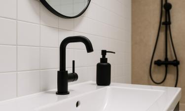 Модный тренд в ванной стал испытанием: чёрные смесители приносят больше бед, чем стиля