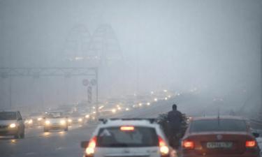 Крымский мост на Новый год: пьющие подруги, 100 Дедов Морозов и пробка-невидимка