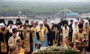 РИА Новости: в Киеве силовиков вооружили автоматами и натравили на женщин