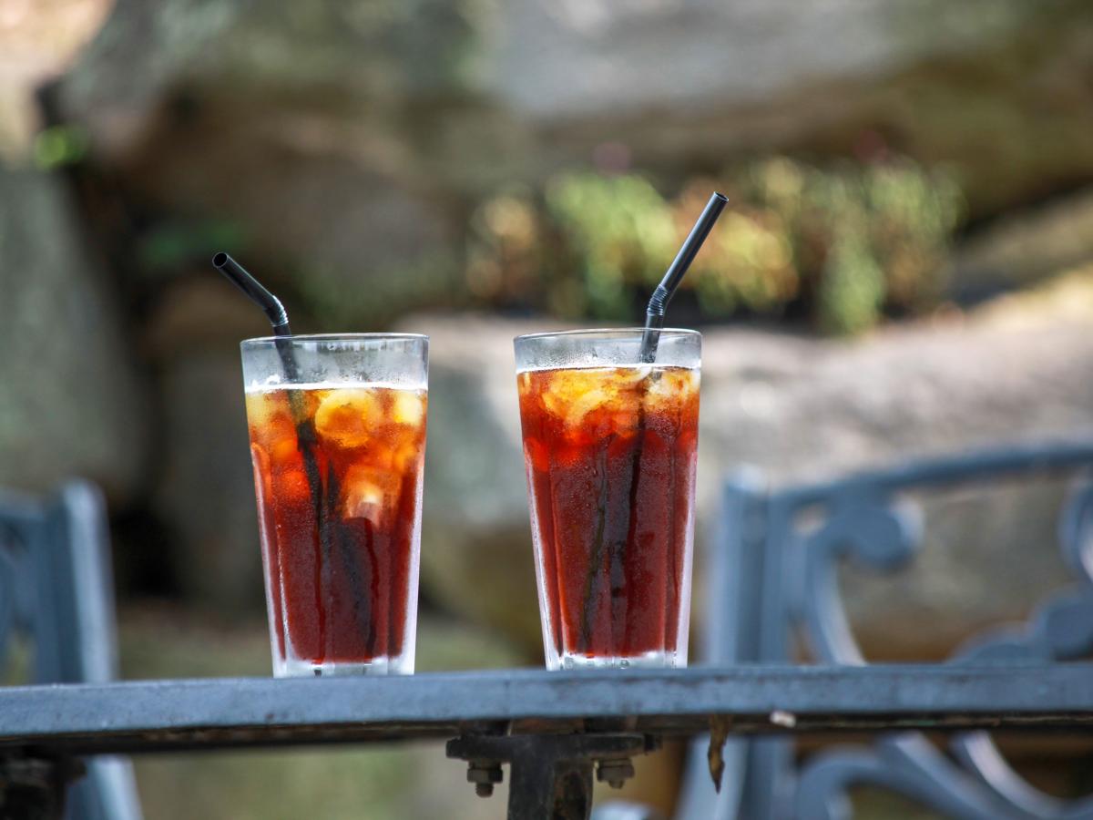 Kofein med vročinskimi treningi izboljša zmogljivost kljub povečanju fiziološke napetosti