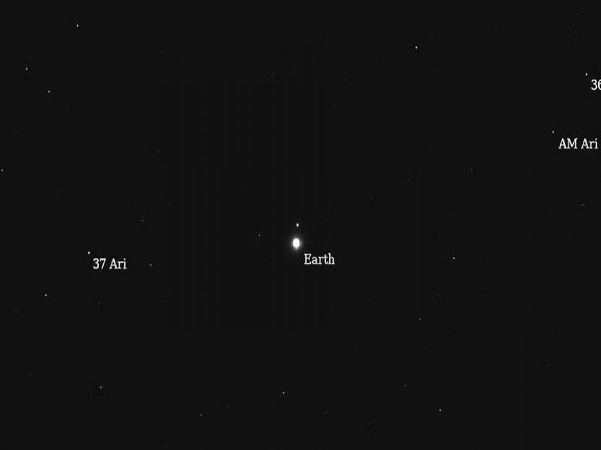 Космический корабль Психея сфотографировал Землю с 290 млн км