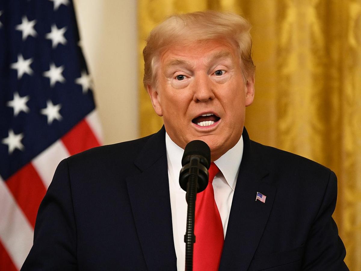 Глава BBC ушёл в отставку из-за манипуляций с речью Трампа: детали скандала