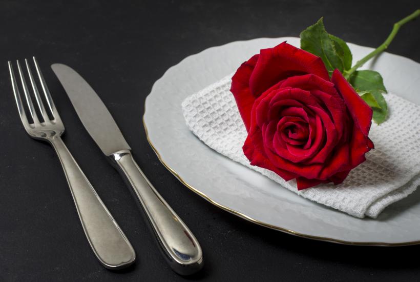 Роза на тарелке