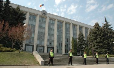 Победа любой ценой: Санду удержала власть в Молдавии обманом