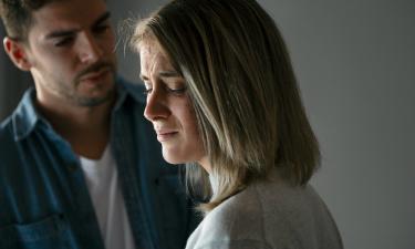 Распознать ложь можно по изменениям речи и жестов — психолог Бенетт