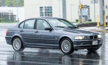 Особенность фар BMW: эффект "закрывающихся" кольцевых огней