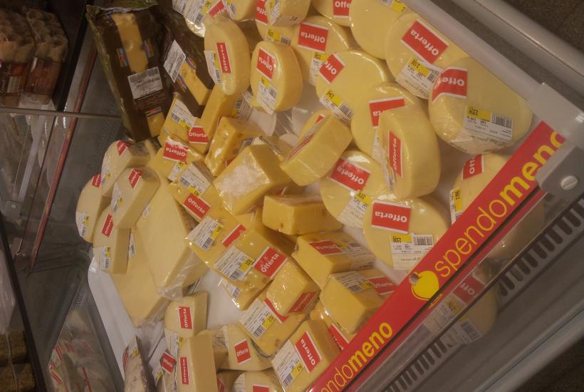 Сыр на витрине