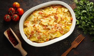 Рецепт запечённой картошки с фаршем и свежими томатами