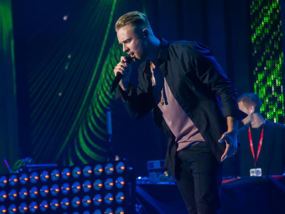 Koncert Jegorja Krida v Jekaterinburgu prestavljen, Thomas Mraz napovedal nočno zabavo ob bazenu