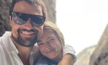 Наконец-то признались: Акиньшина и Козловский удивили публику совместным фото с отдыха